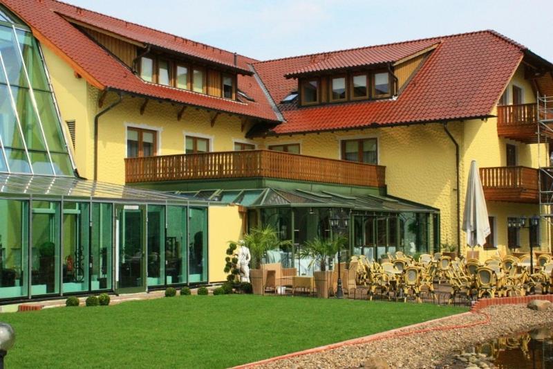 Bayerisches Landhaus Hotel บีเลอเฟล์ด ภายนอก รูปภาพ