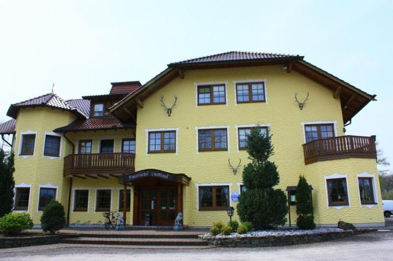 Bayerisches Landhaus Hotel บีเลอเฟล์ด ภายนอก รูปภาพ